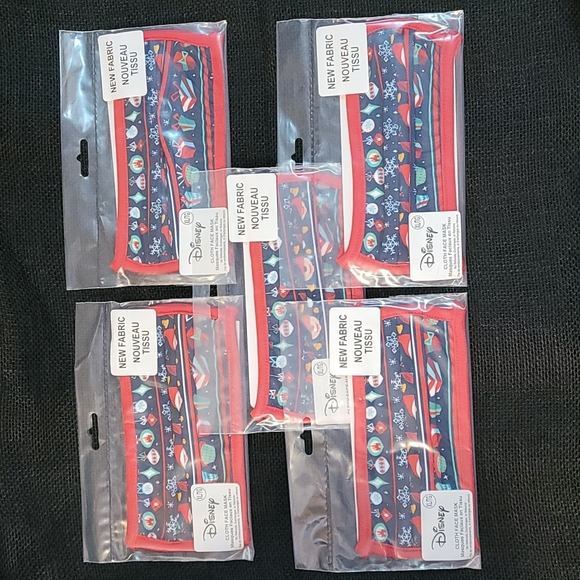 Disney Reusable Face Mask 😷, Christmas Mickey Mouse, this is a set of 5 - Picture 1 of 5